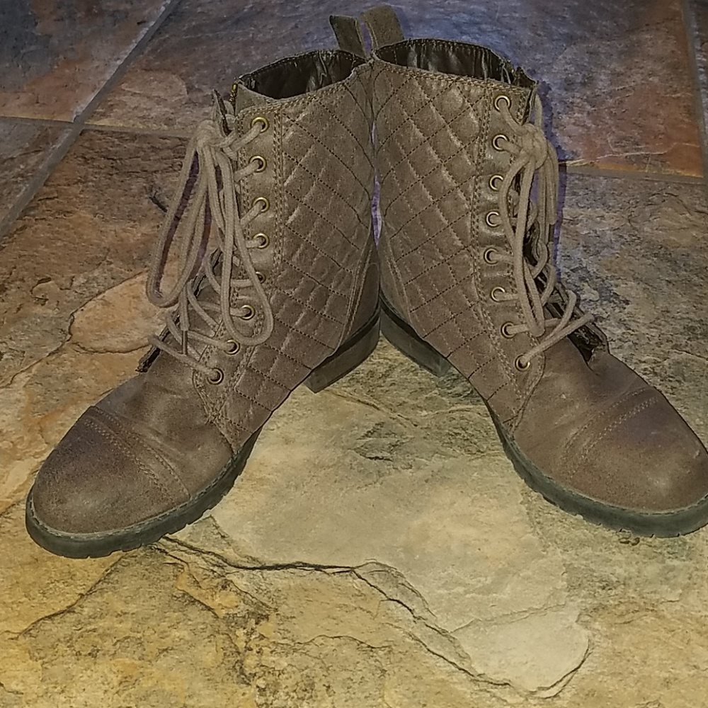 boots - Picture 2 of 6